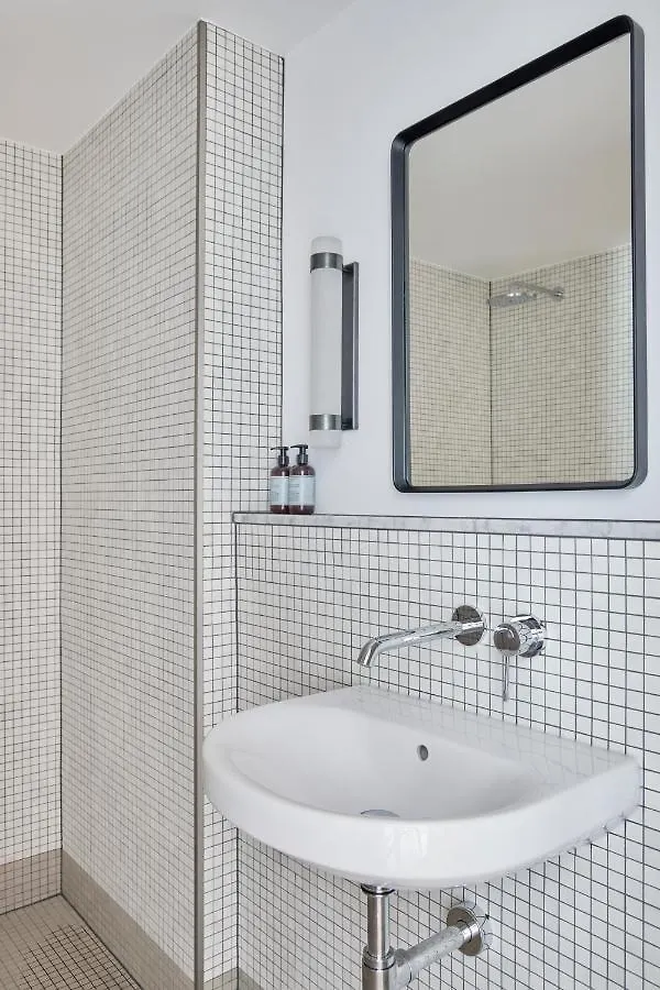 Schwan Locke Hotel Munich