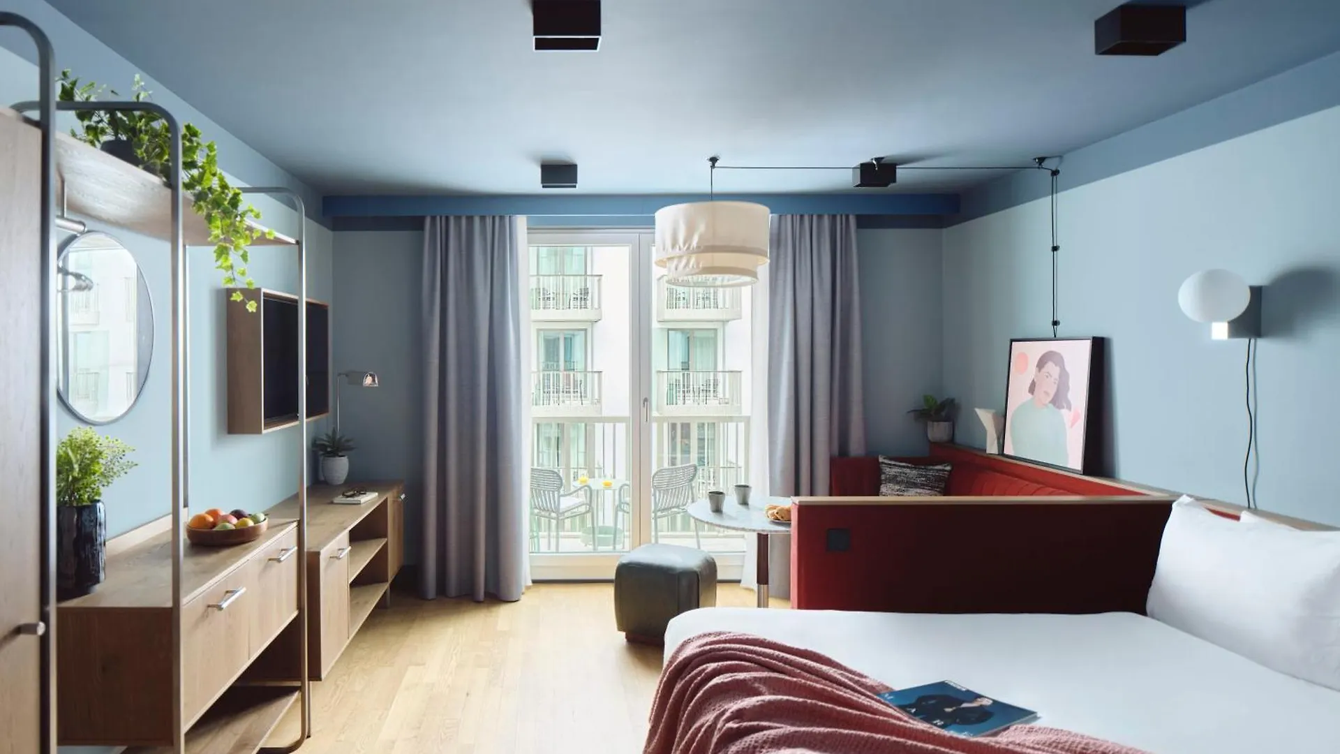 Schwan Locke Hotel Munich