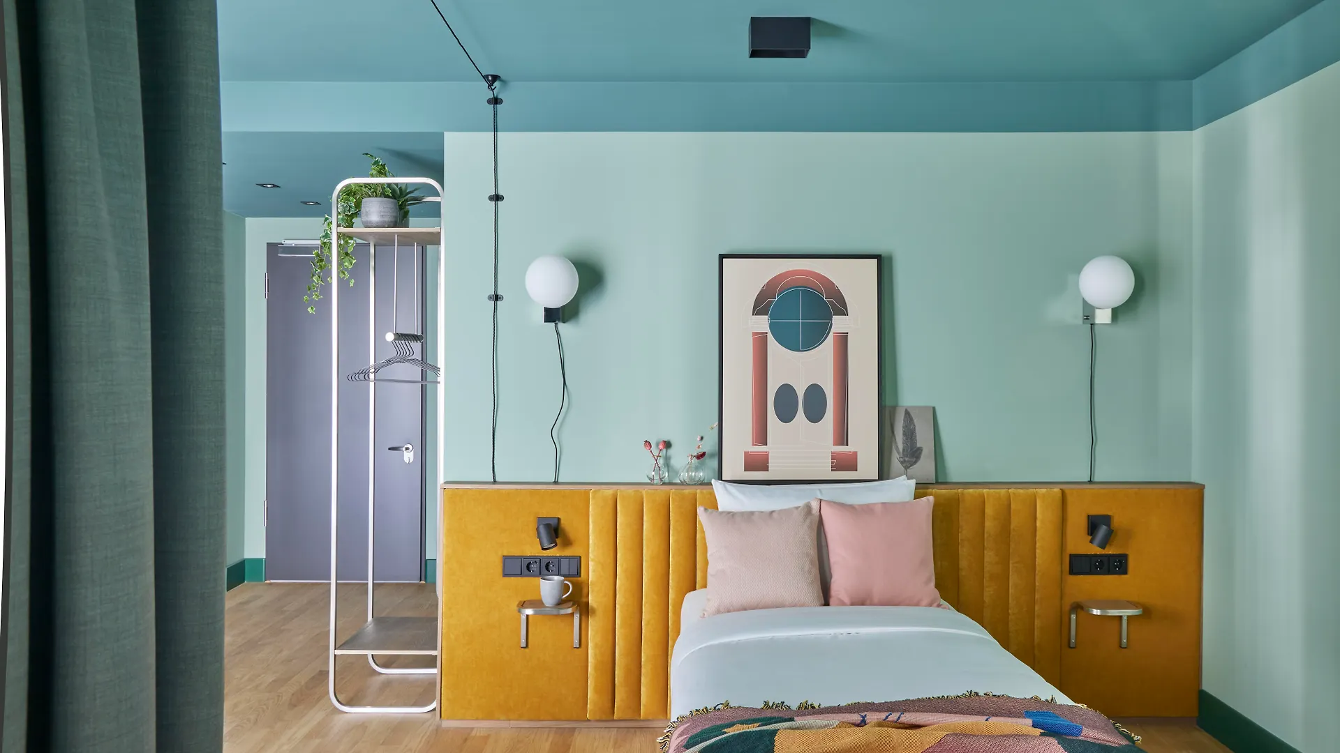 Schwan Locke Hotel Munich