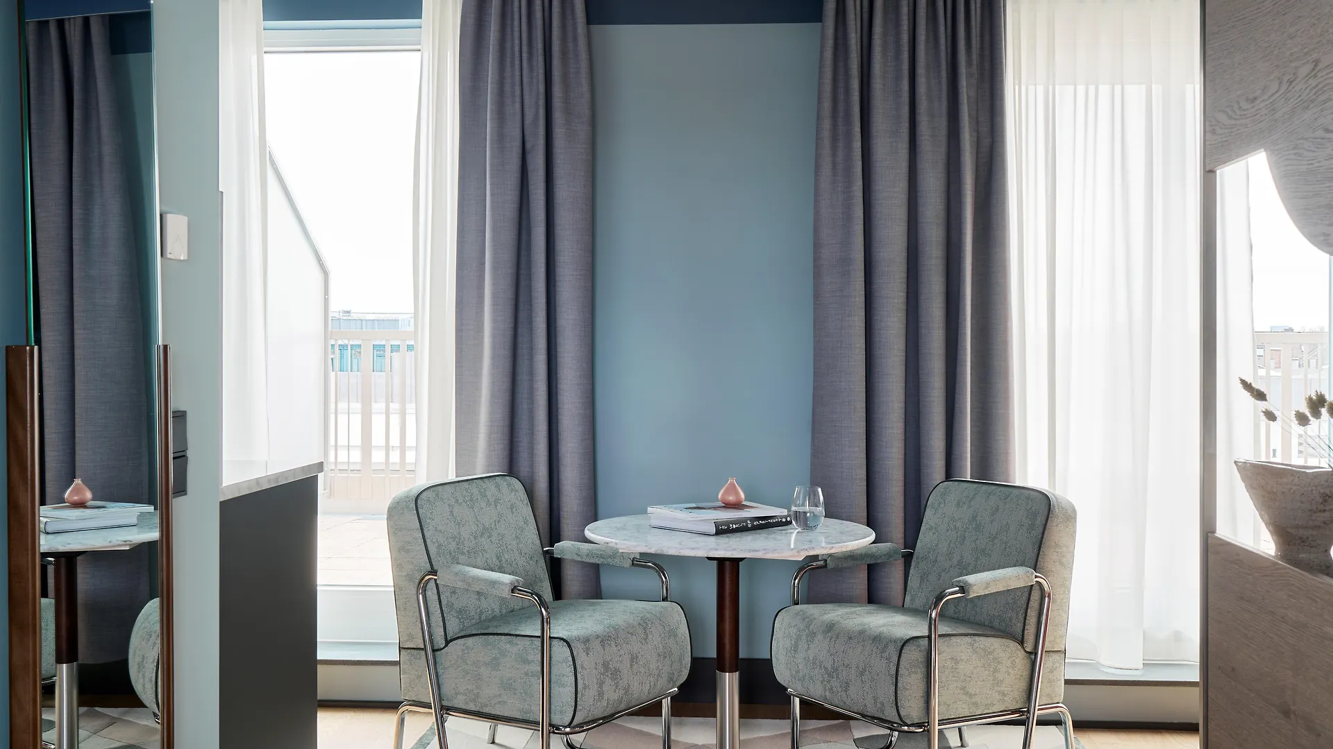 Schwan Locke Hotel Munich