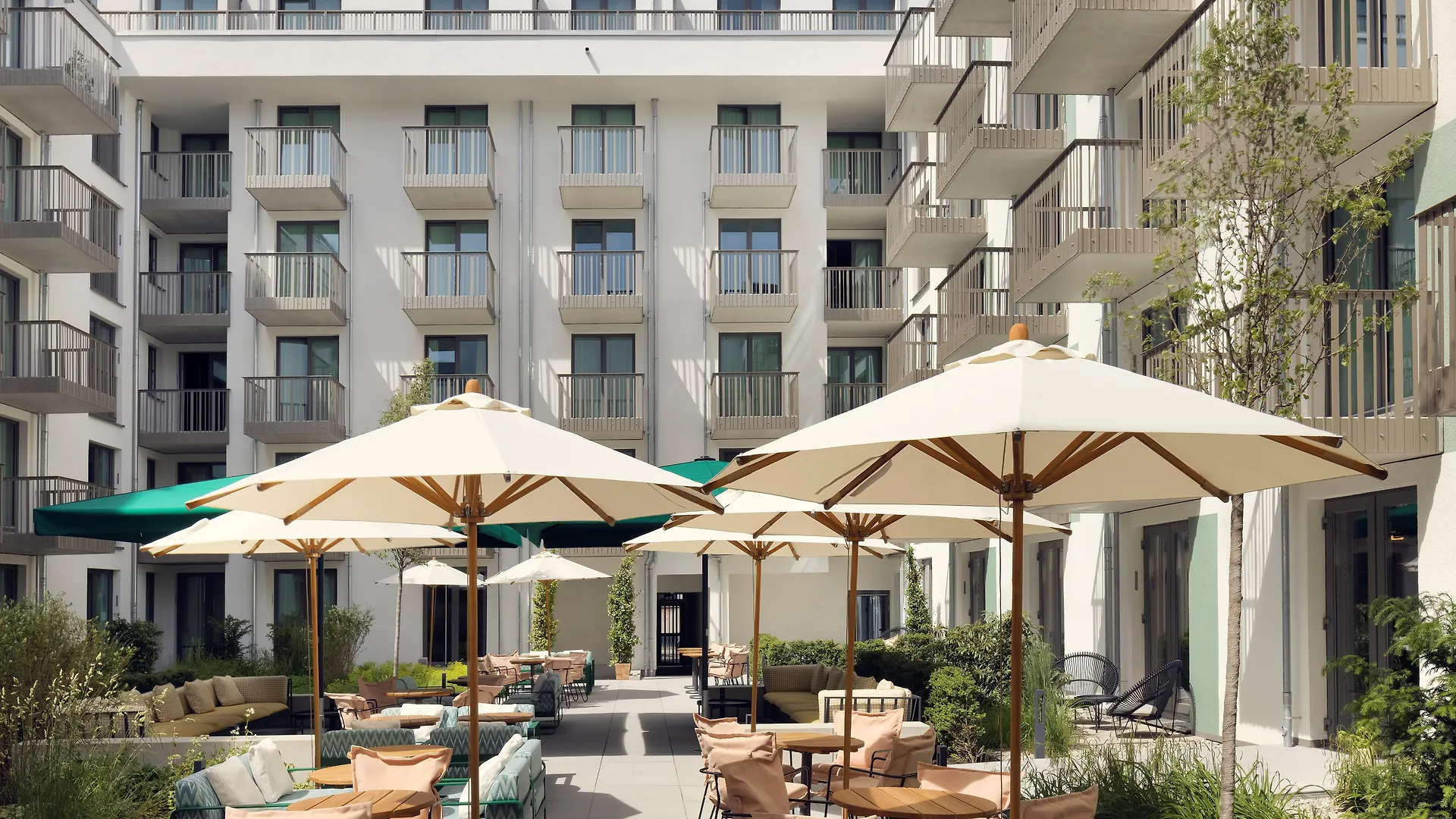 Schwan Locke Hotel Munich